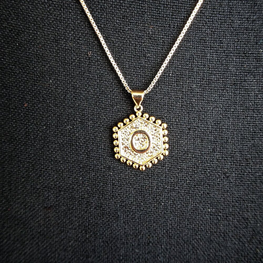 MOOHAM Dainty Gold Initial O Necklace - 14K Gold Plated Layered Hexagon Pendant - Picture 2 of 7